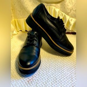 Steve Madden Black Leather Loafers with Tan Accents